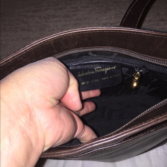 Salvatore Ferregamo small shoulder bag - Picture 7 of 9